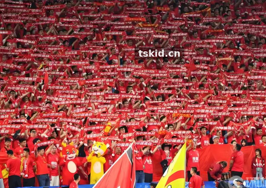 S16英雄联盟总决赛 解说席之外：S16英雄联盟总决赛幕后工作人员的观赛价值